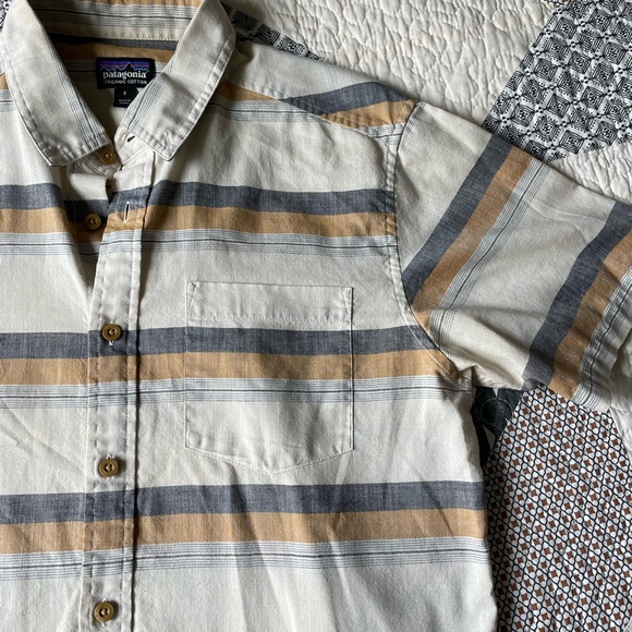Patagonia short sleeve button down - Picture 4 of 5
